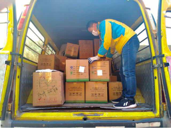 蘇寧物流硬核馳援武漢 超180噸愛心物資抵達抗疫一線333.png