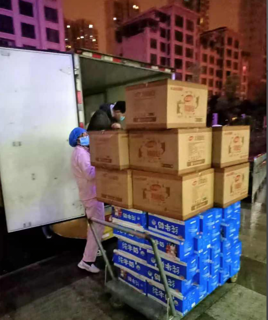 蘇寧物流硬核馳援武漢 超180噸愛心物資抵達抗疫一線458.png