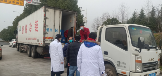 蘇寧物流“令狐大俠”一天跑湖北4城獲贊 演繹俠之大義219.png