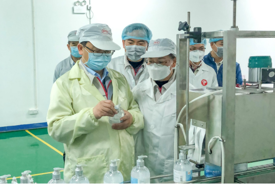 馳援抗疫 比亞迪醫用級免洗手消毒凝膠日產30萬瓶(20200220)264.png